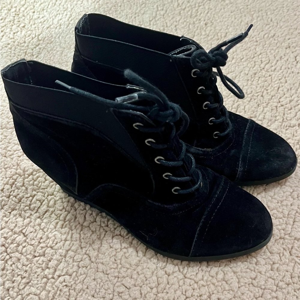 7 1/2 black Madden Girl lace up booties